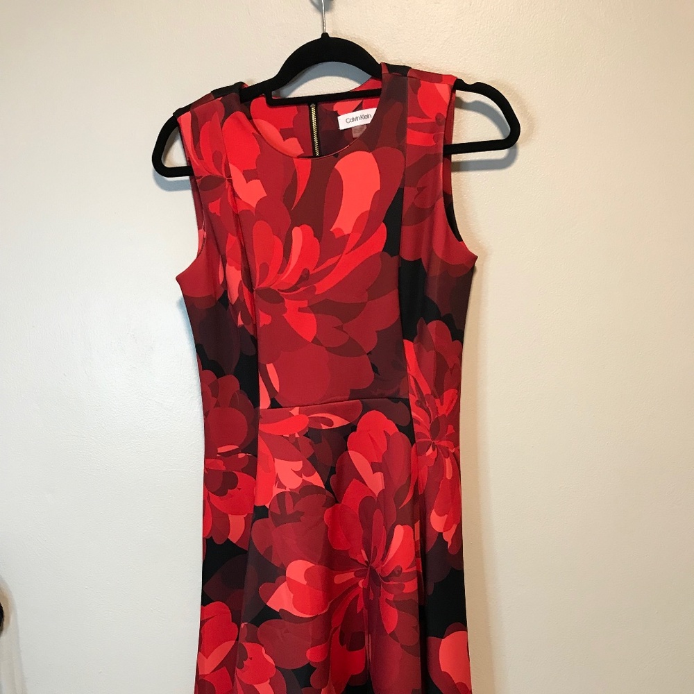 Calvin Klein red floral dress size 4 A-line knee length with Pockets;)